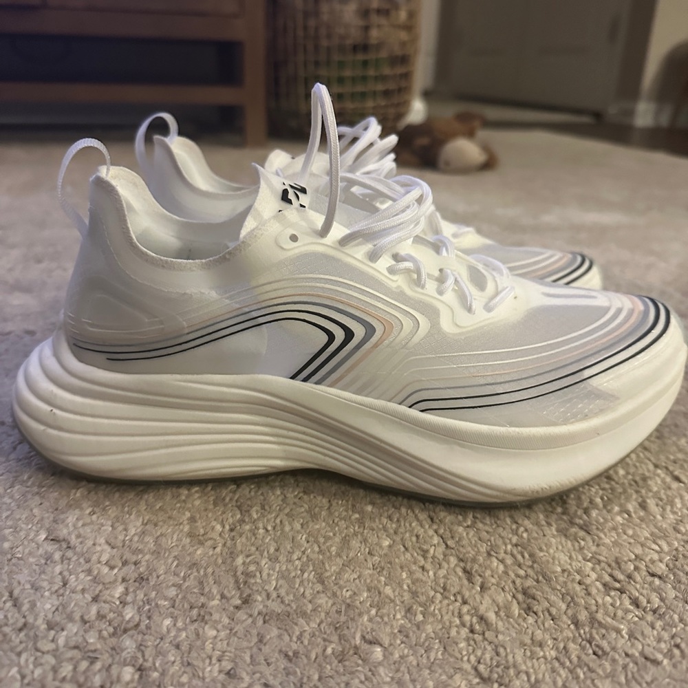APL Streamline running shoes